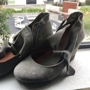 DONATING SOON, MAKE OFFER. Gentle souls wedges